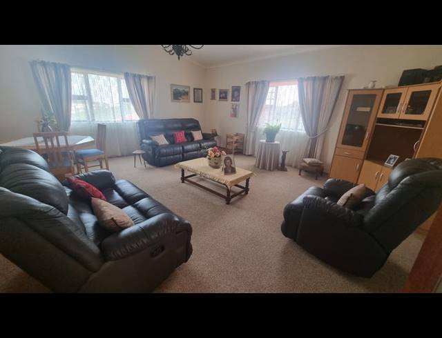 6 BEDROOM HOUSE FOR SALE IN GROOT BRAKRIVIER CENTRAL
